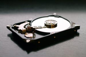 Qué errores pueden dañar la estructura lógica de un disco